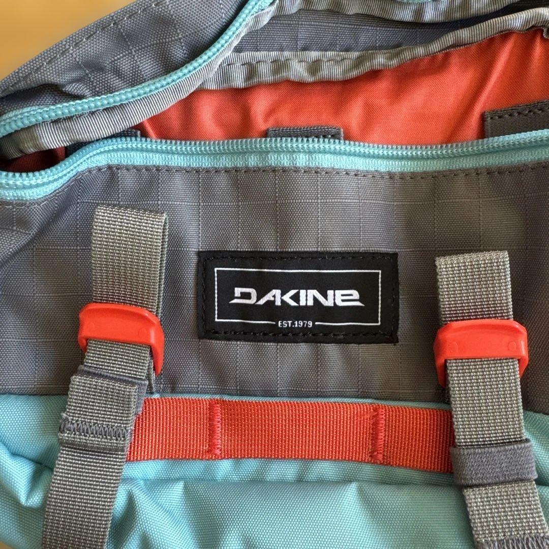 DAKINE HOT LAPS ボディバッグ