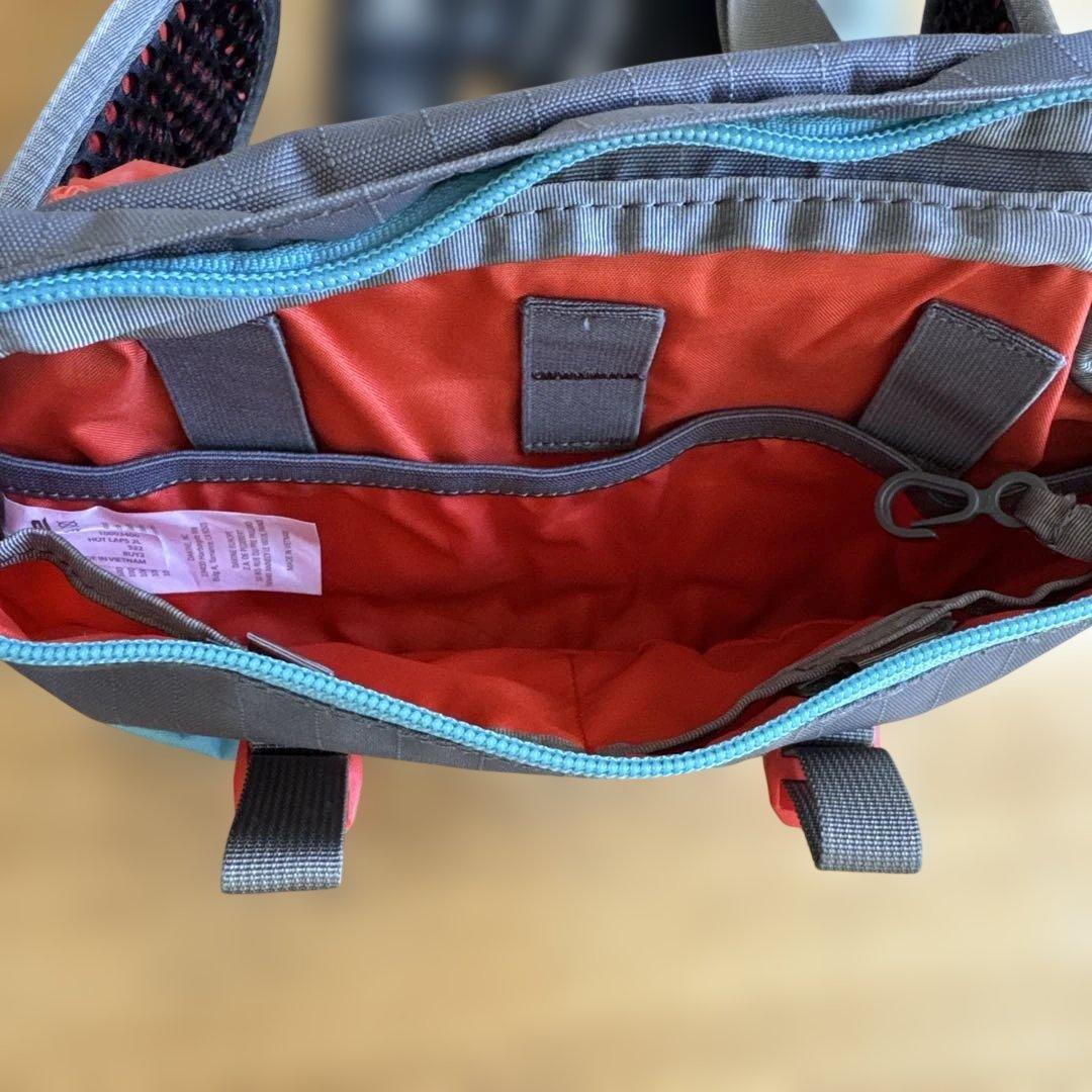 DAKINE HOT LAPS ボディバッグ