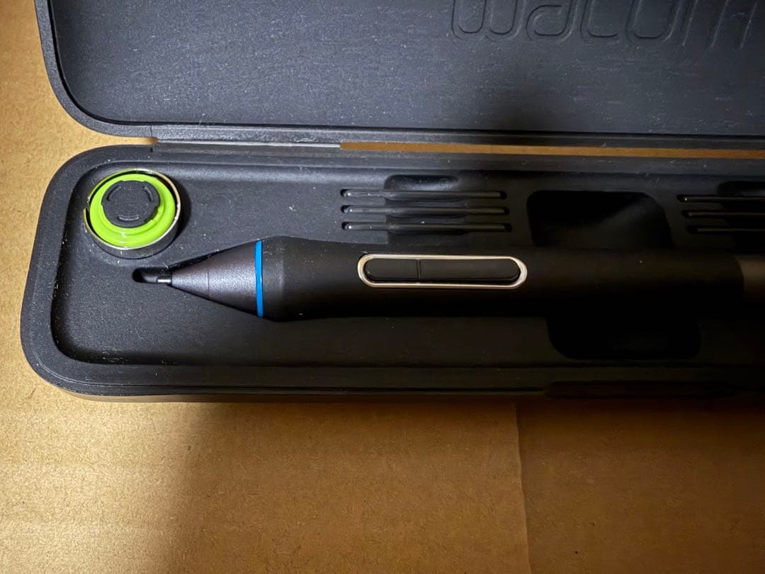 Wacom 液晶ペンタブレットCintiq 13HD