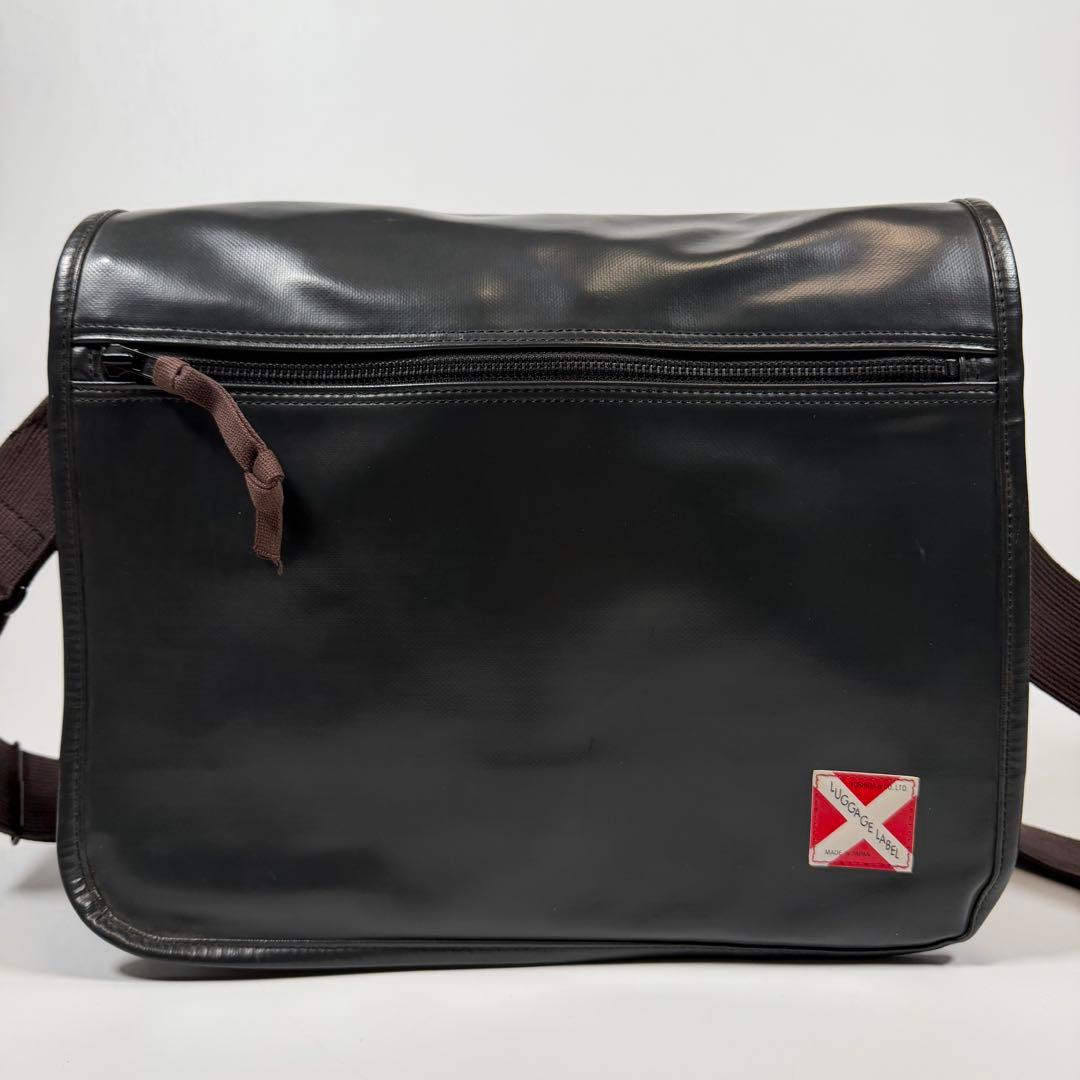 【極美品】ラゲッジレーベル　メッセンジャーバッグ　ライナー　黒系　赤バッテン