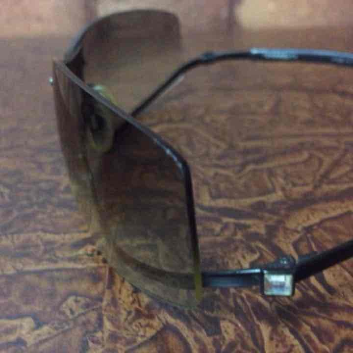 シャネルイタリア製サングラス