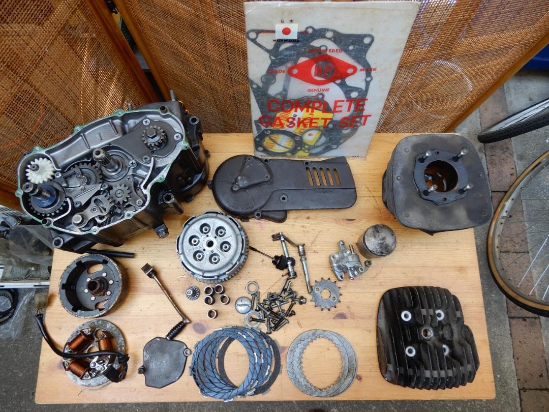 HONDA　エルシノア125　MT125　エンジン部品　中古品