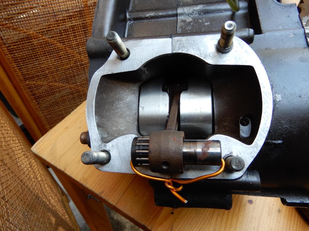 HONDA　エルシノア125　MT125　エンジン部品　中古品