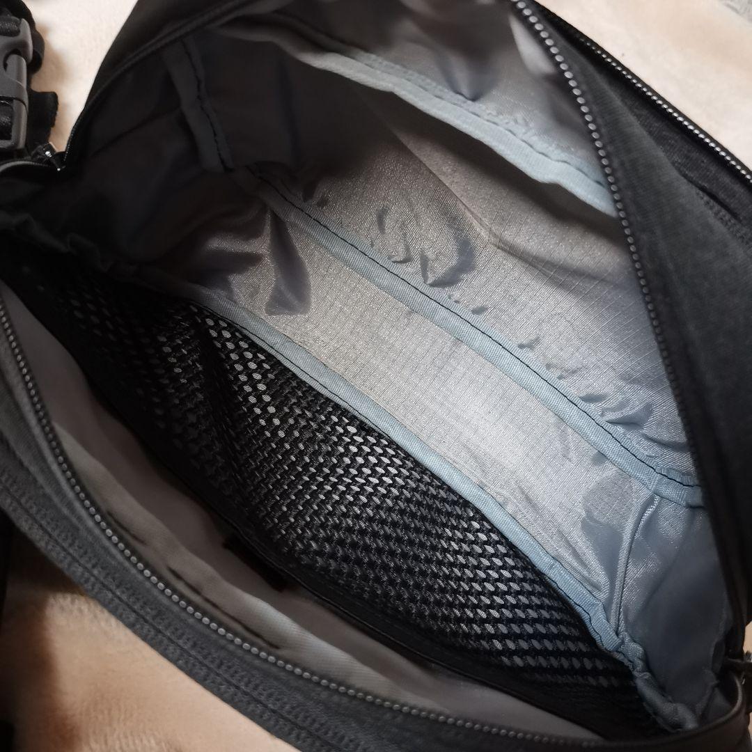 POMULU ポムル ヒップシート ウエストバッグ ボディバッグ 黒色