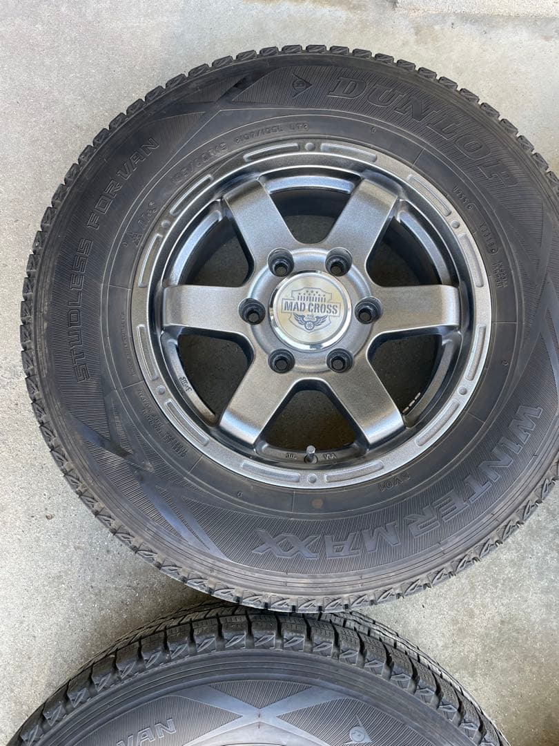 ハイエース　MAD CROSS スタッドレス　ウインターマックス