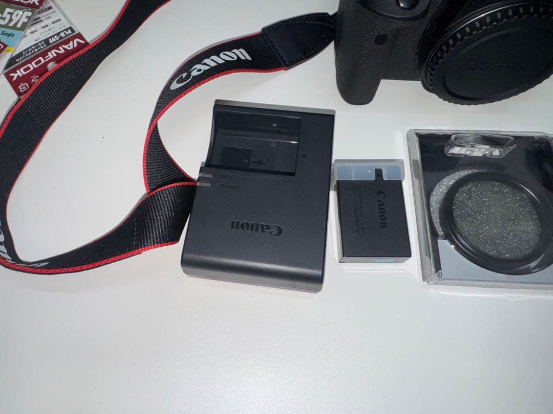 Canon EOS Kiss X8i EF-S 18-55mm 望遠レンズ付き