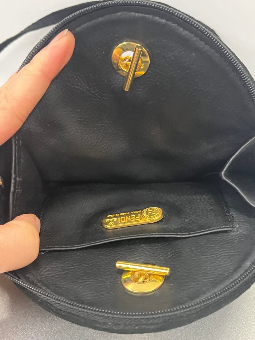 FENDI ショルダーバッグ　黒