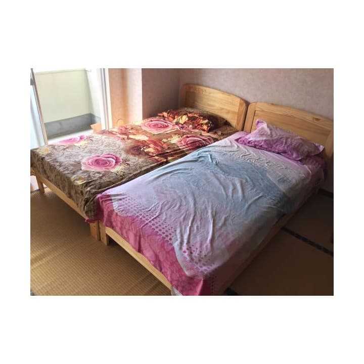 ベッド/マットレス  Wooden bed with mattress