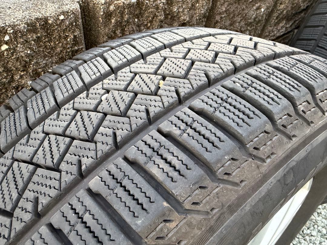 送料無料！215/65R16 2023年製スタッドレスホイール４本