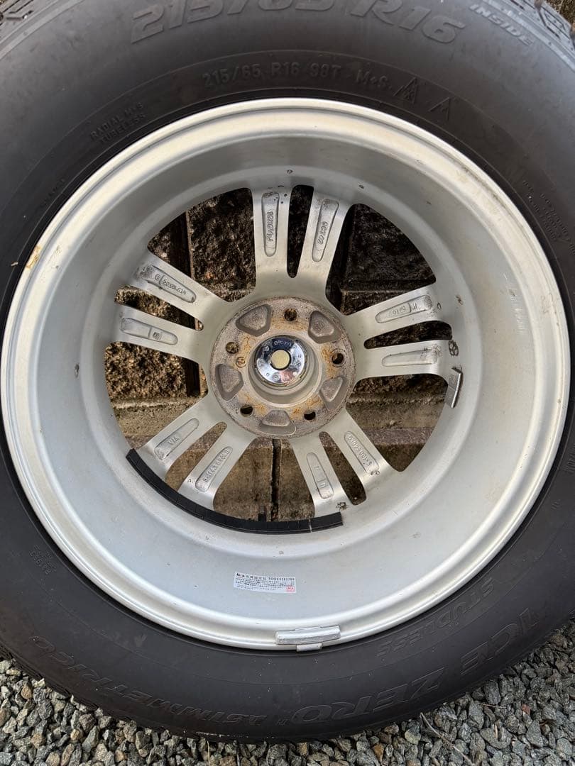 送料無料！215/65R16 2023年製スタッドレスホイール４本