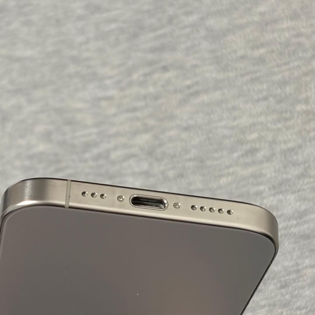 【美品】iPhone 15 Pro 256GB ナチュラルチタニウム 箱付き