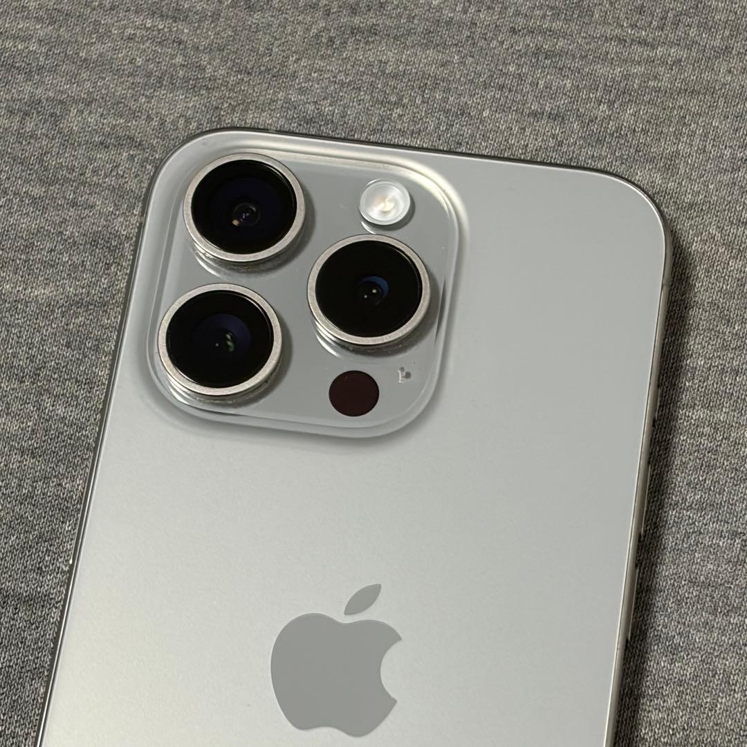 【美品】iPhone 15 Pro 256GB ナチュラルチタニウム 箱付き