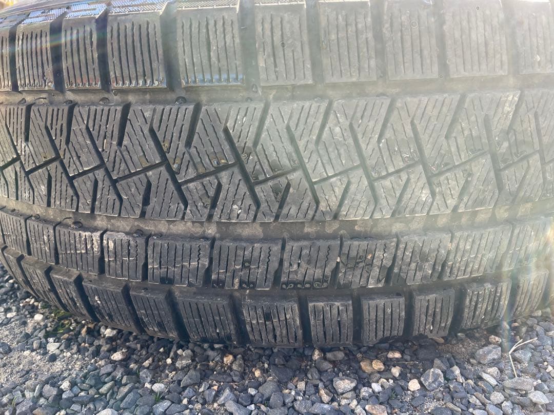 Naokin ⭐︎バリ溝アウディQ5 スタッドレス235/60/R18