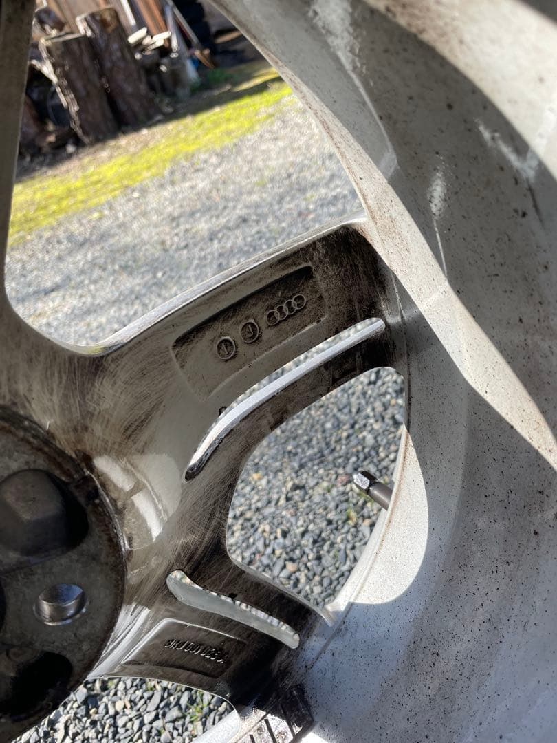 Naokin ⭐︎バリ溝アウディQ5 スタッドレス235/60/R18