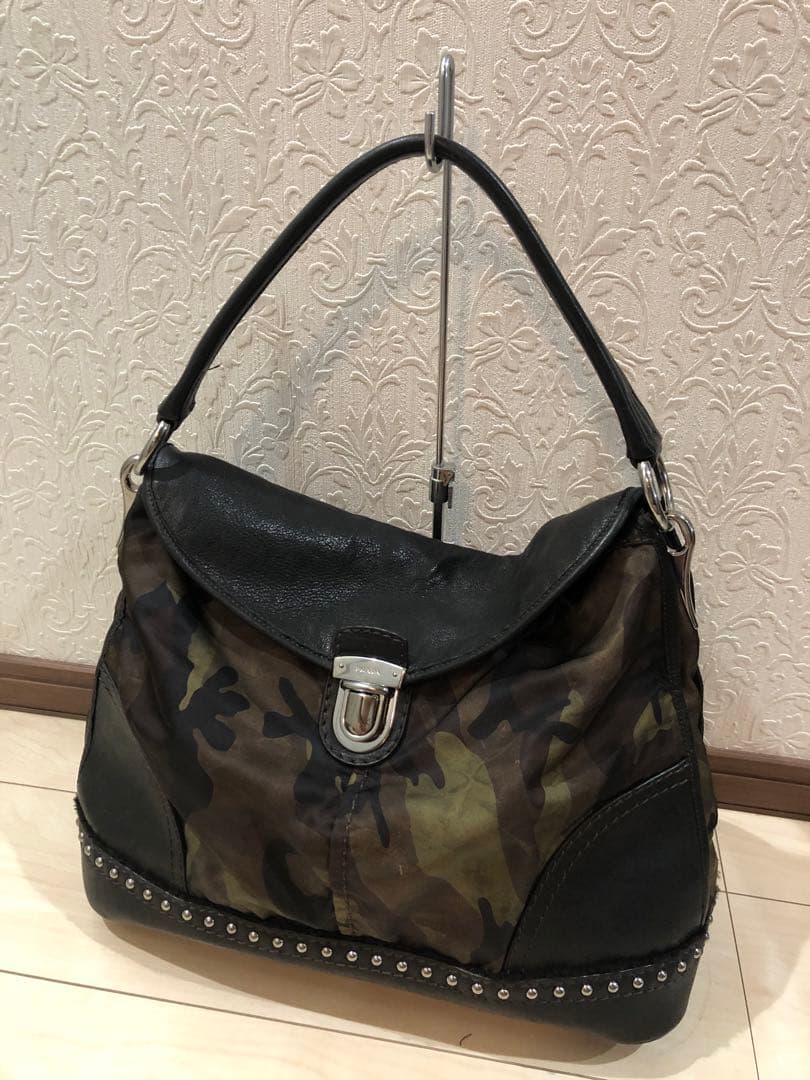 プラダ　カモフラージュ　ハンドバッグ　迷彩