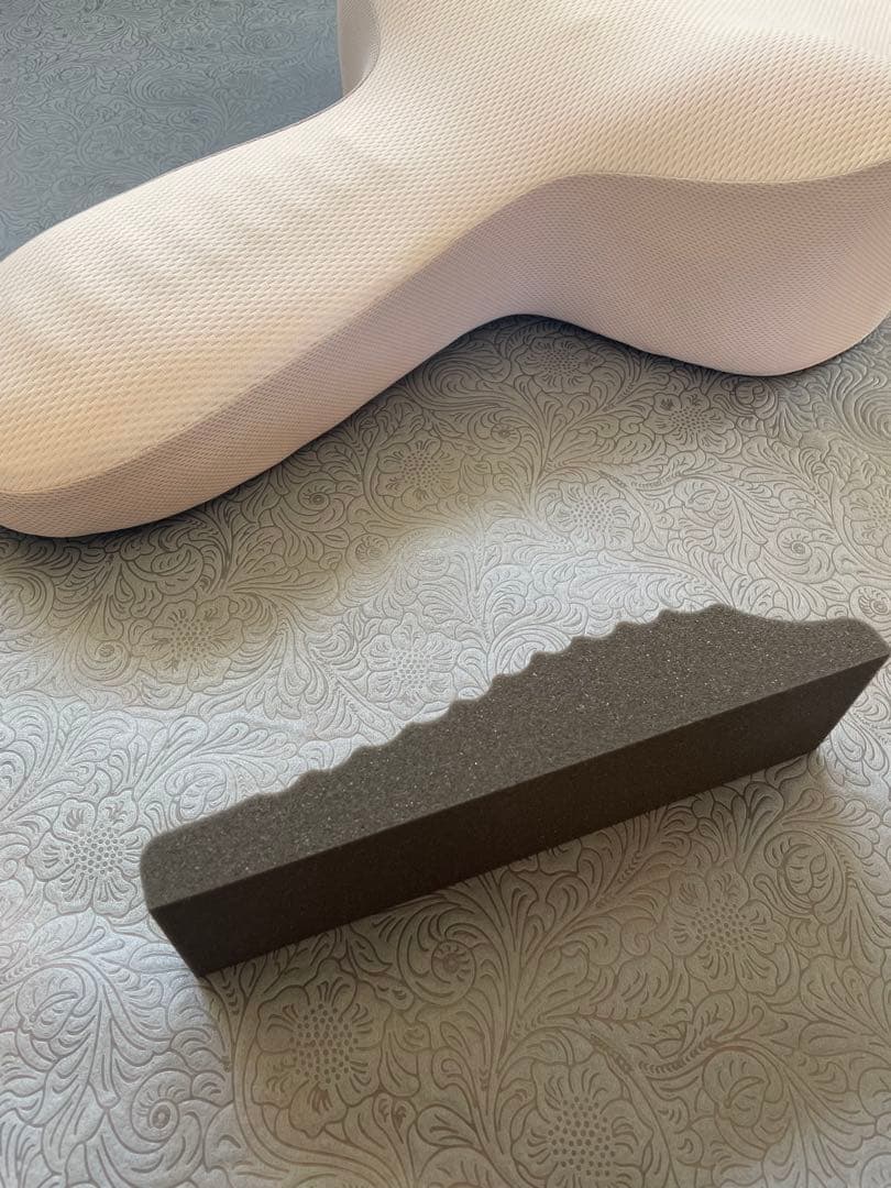 【☆姿勢改善にオススメ☆】GODCHOO PILLOW ゴッチョ背まくら