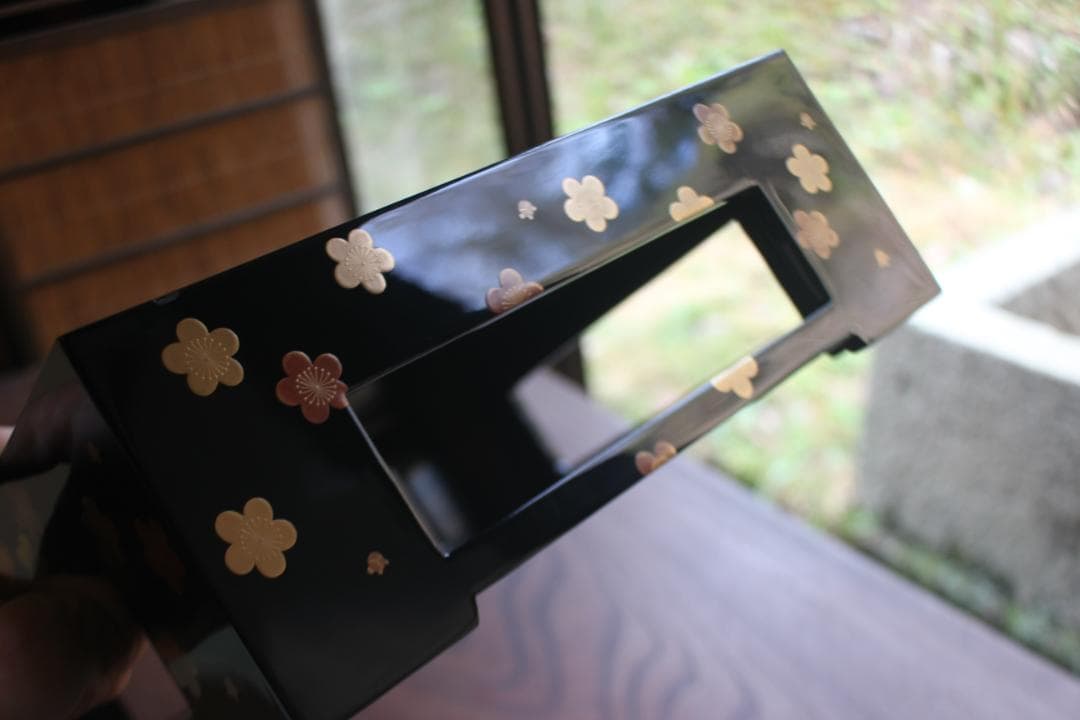 Mさま専用！上質内梨地黒漆に極上紅白梅蒔絵の映える台付五段重（検輪島塗重箱お重