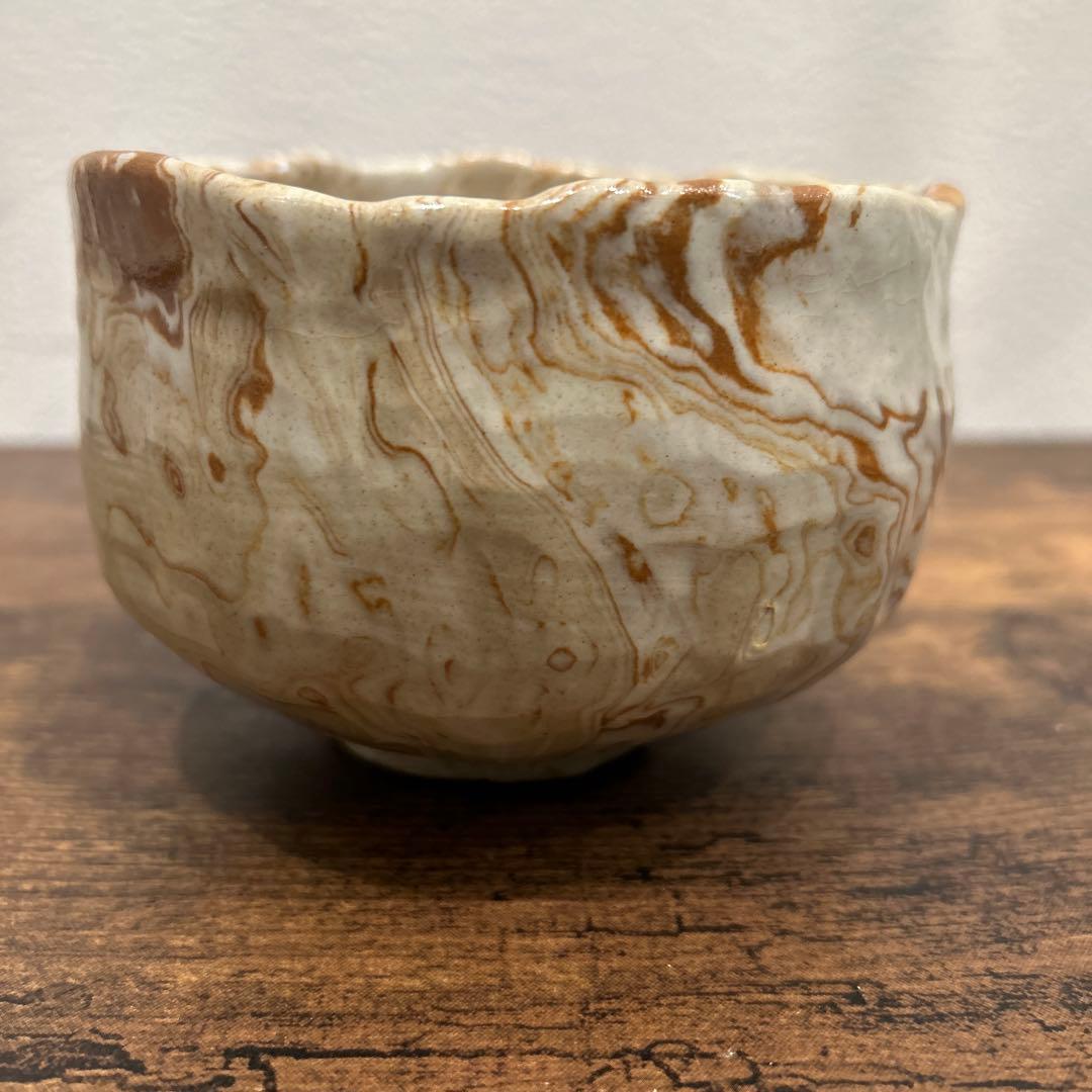 マーブル模様の陶器製茶碗