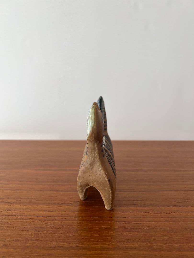 リサラーソン　小さな動物園　4本脚で立つ猫