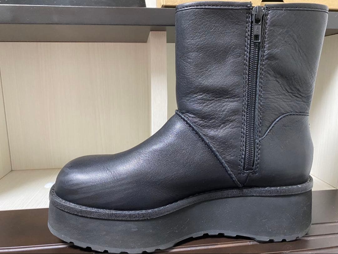 UGG ブラックレザー