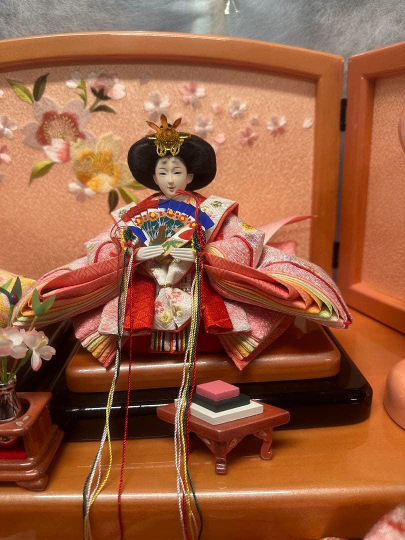 雛人形 三段飾り ピンク塗台 親王 三人官女 新品展示品