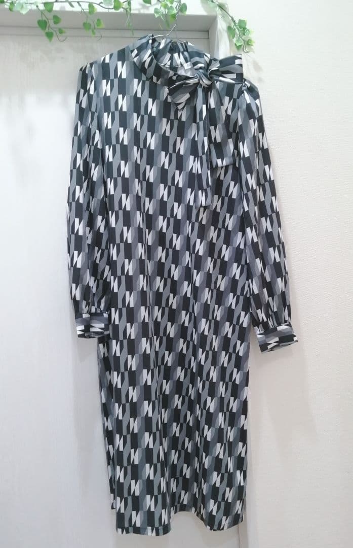 【極美品25300円】ナラカミーチェ♦️N柄リボンタイワンピース