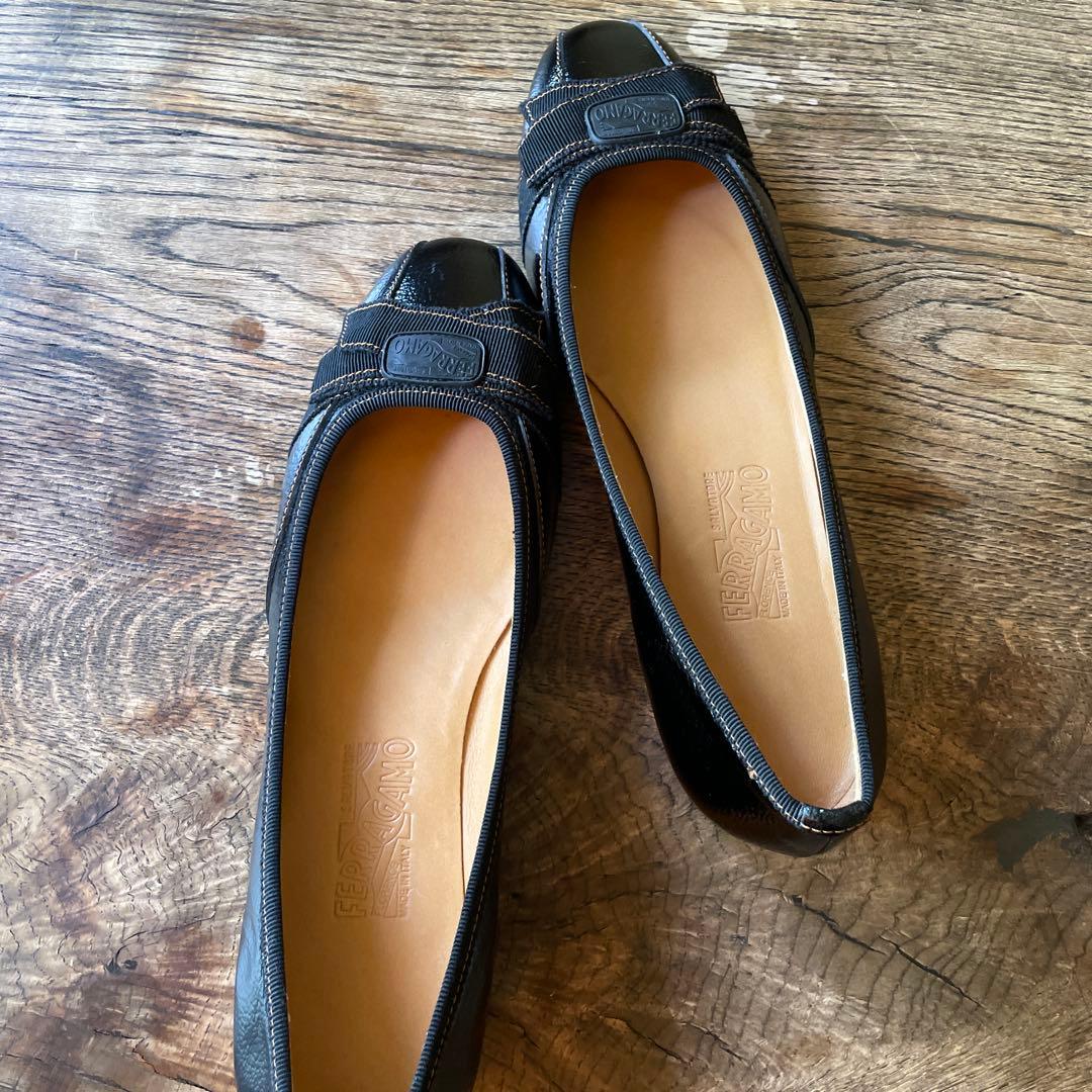 フェラガモ フラット　バレーシューズ　25.5