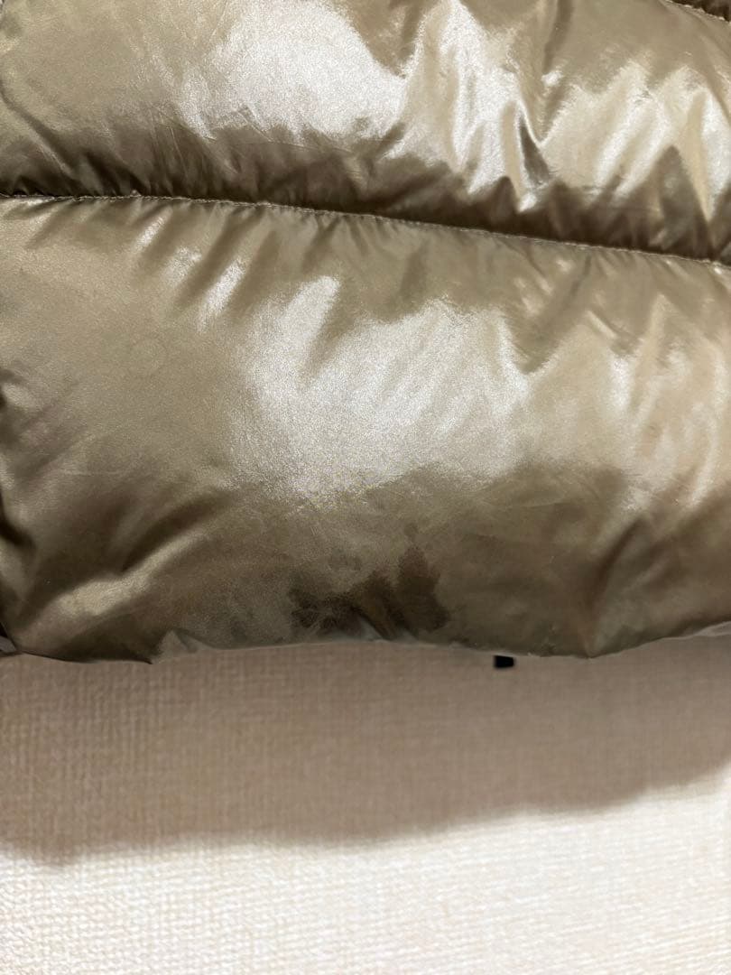 あいうえお　TATRASタトラス　オリーブ色 フード付きダウンジャケット