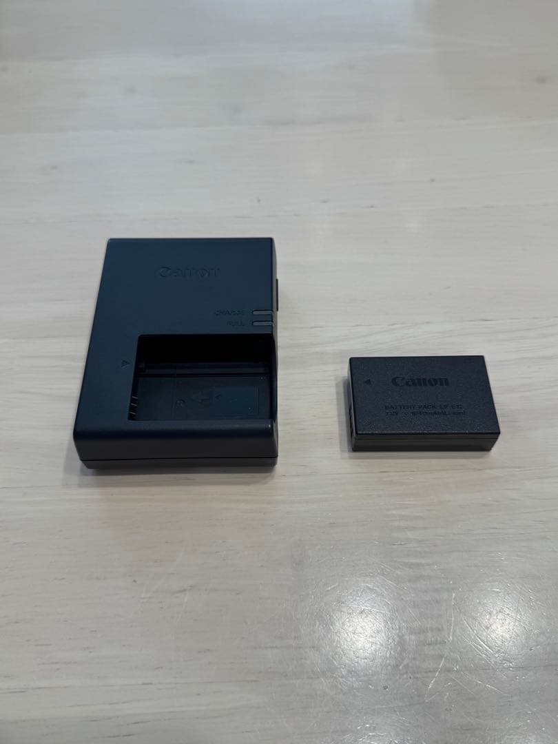 Canon EOS Kiss X9 ブラック ダブルズームキット バッグ付き