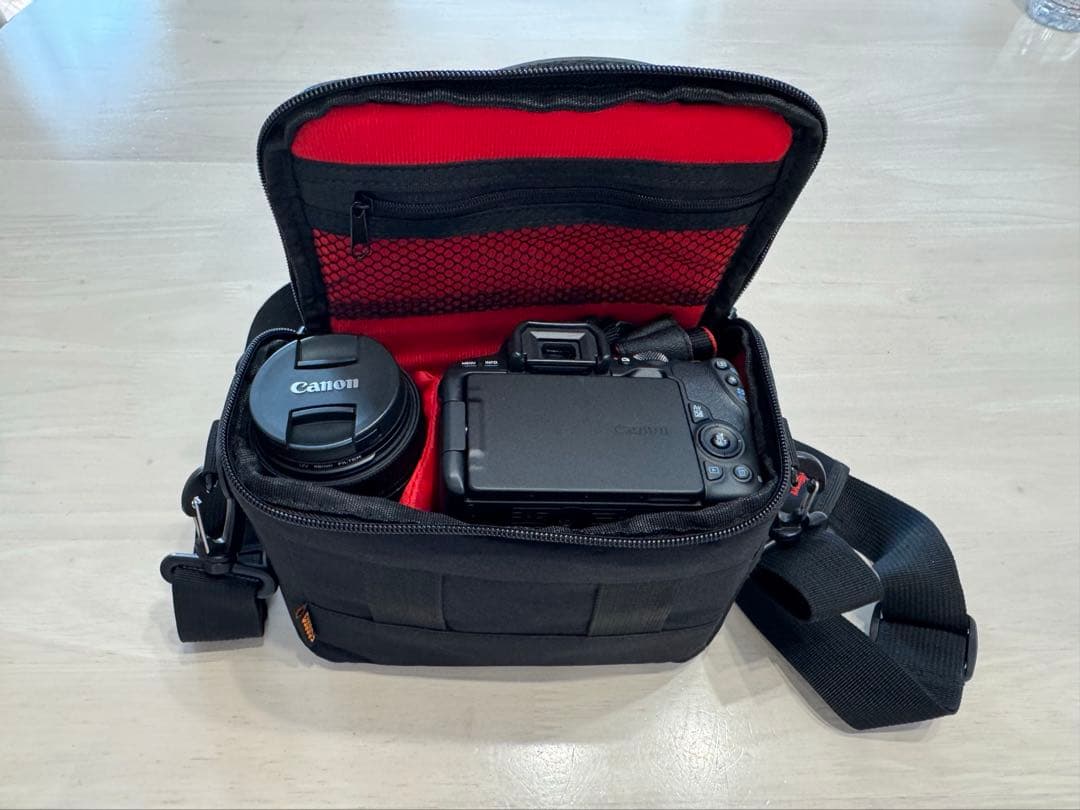 Canon EOS Kiss X9 ブラック ダブルズームキット バッグ付き