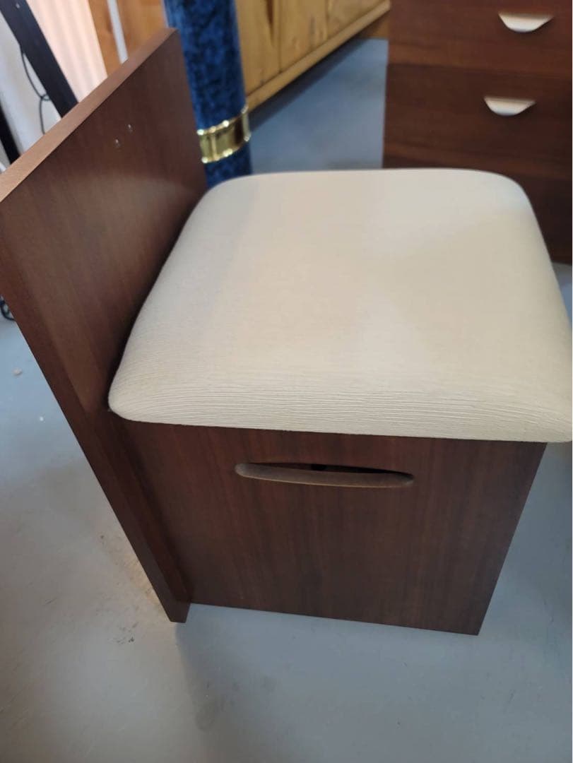 丸藤　ドレッサーセット　専用のチェア付き