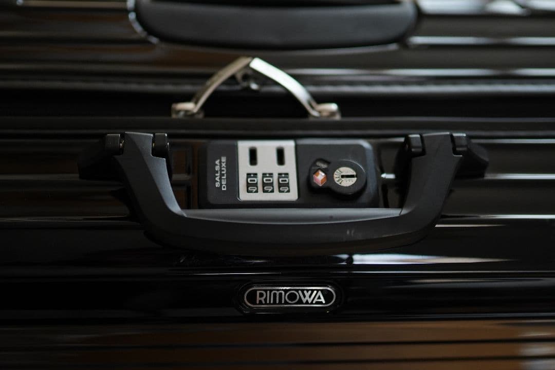 RIMOWA SALSA DELUX TSA ロック四輪 キャビン持込サイズ