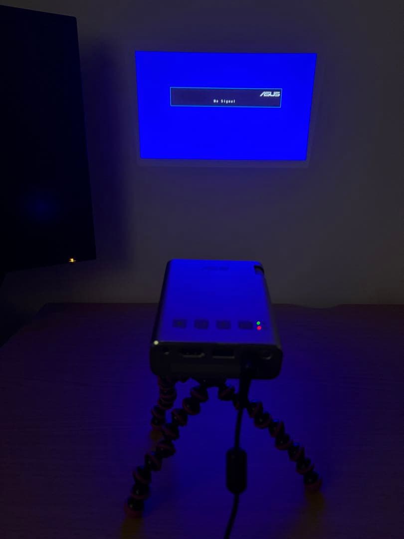 プロジェクター　ASUS ZenBeam E1 ＋JOBYゴリラポッド三脚セット