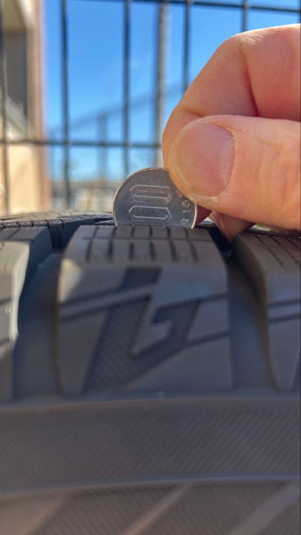 最終値下げ交渉可　美品　90系ヴォクシー　スタッドレスタイヤ205/60R16