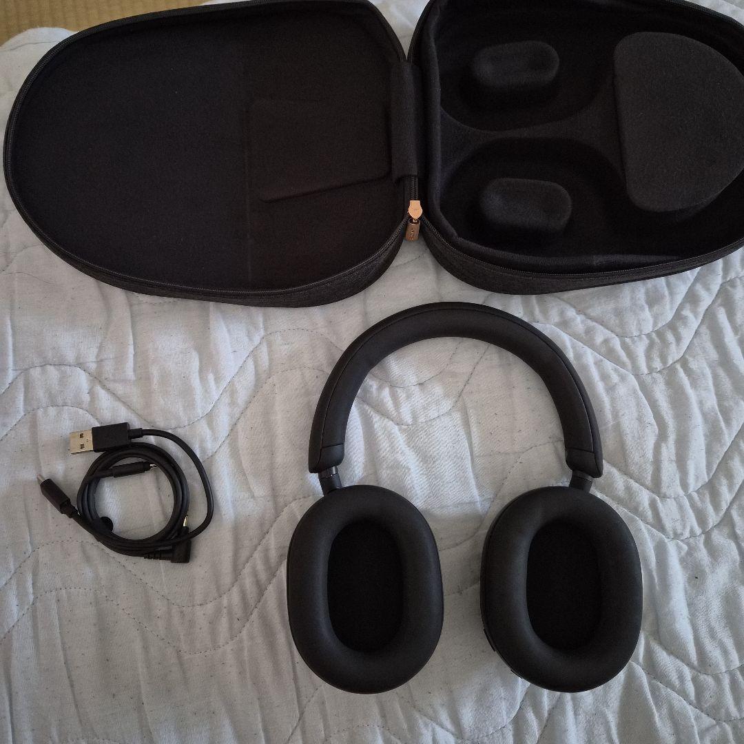 SONY ワイヤレスヘッドホン WH-1000XM5　ケース付き