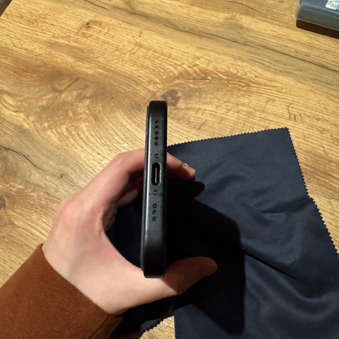 iPhone 15 ブラック 256GB SIMフリー 美品　おまけ付き