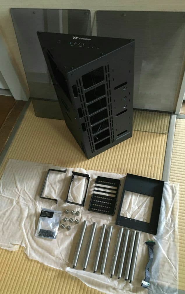 Core P90 TG　オープンフレーム　PCケース　欠品あり