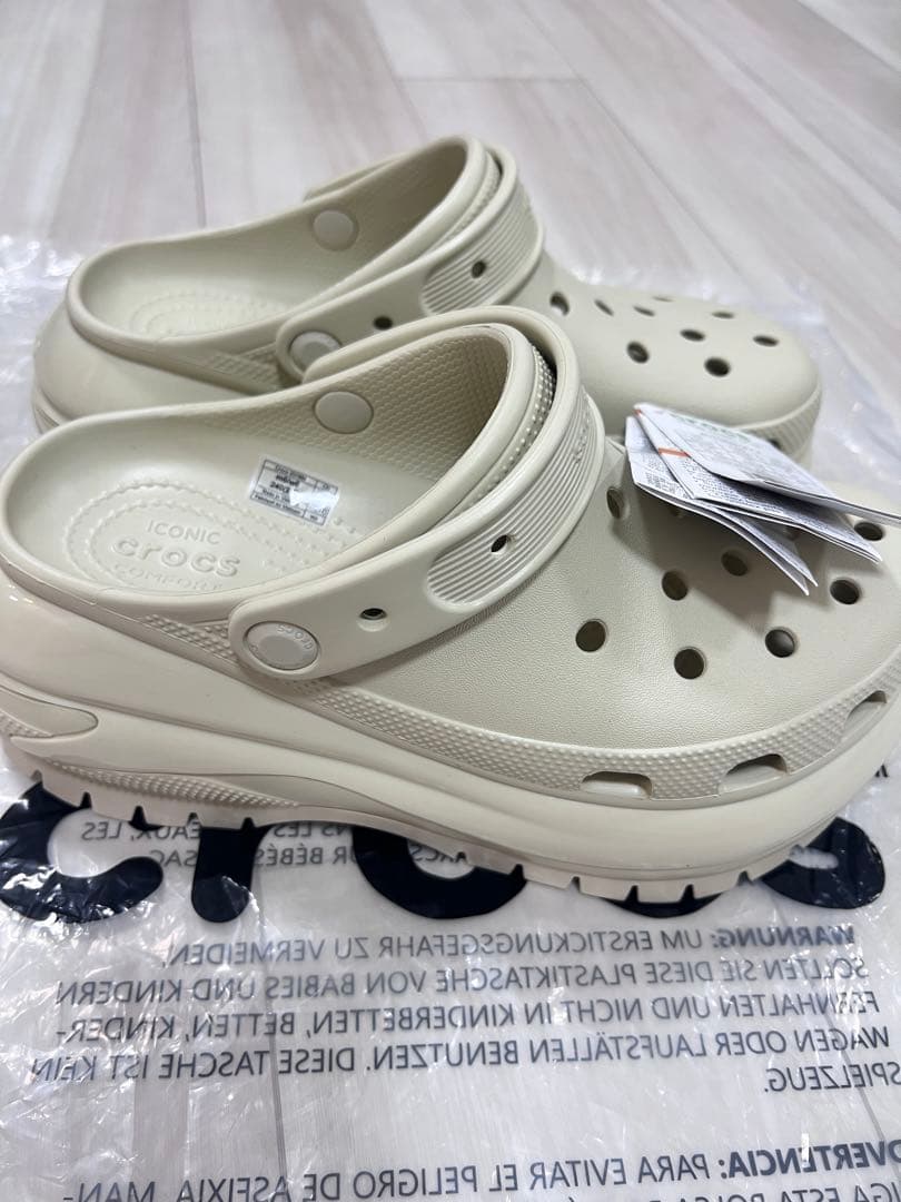 『新品』crocs クロックス　メガクラッシュ クロッグ　ボーン　厚底 24cm