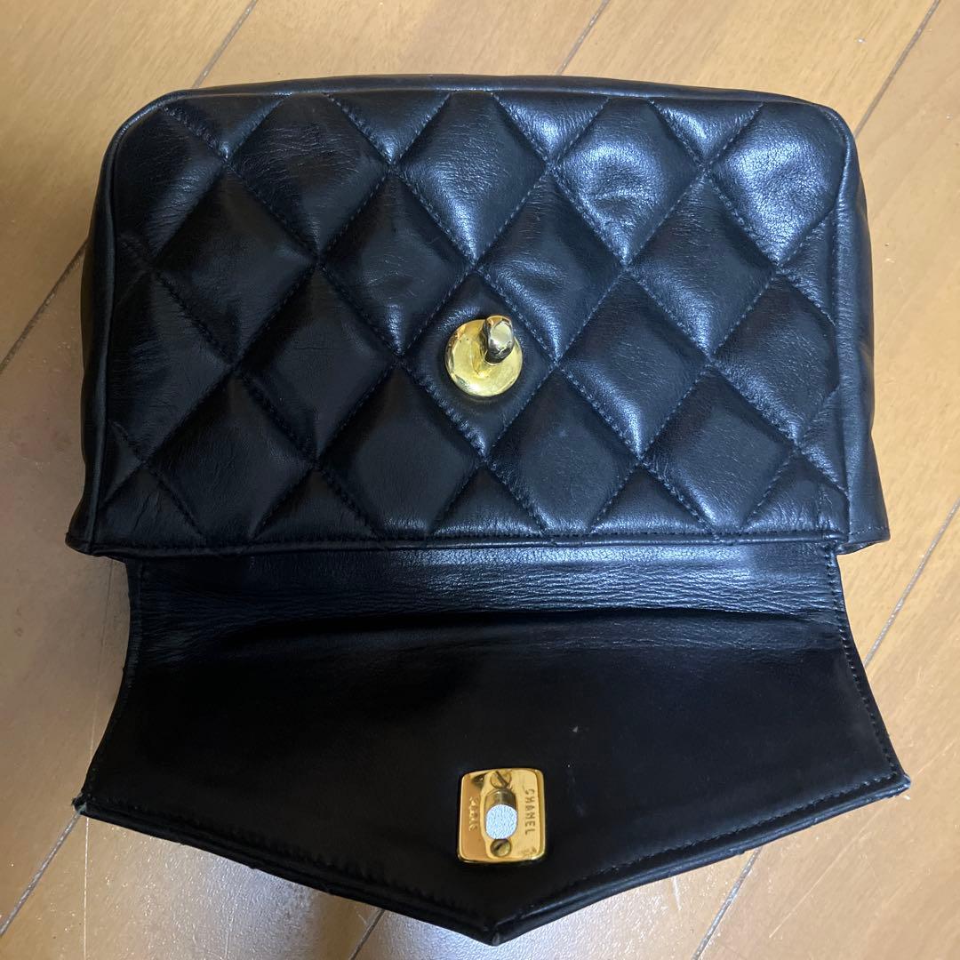 CHANEL ブラック ボディバッグ