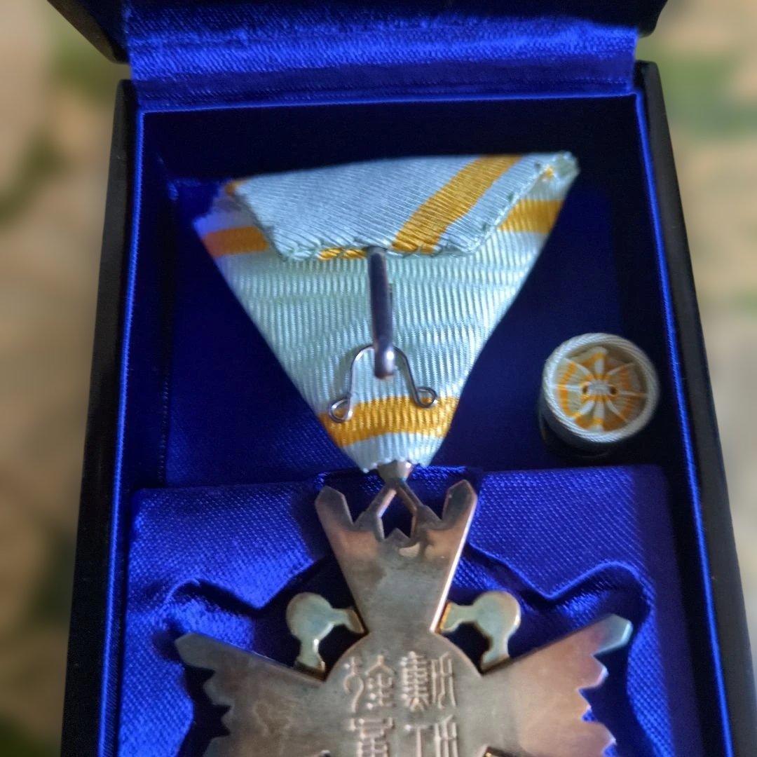 【最終価格】【美品】勲四等 瑞宝章 塗共箱・略綬付き