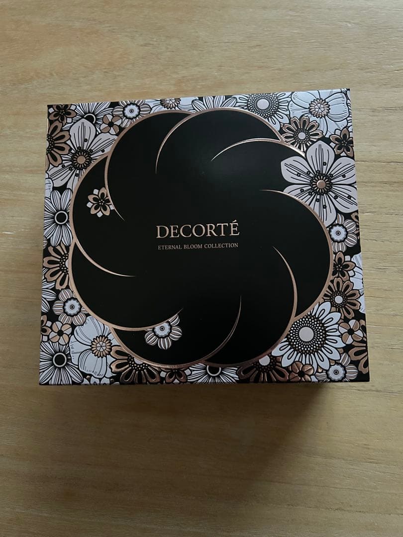 ち*こ様 DECORTE コスメデコルテ クリスマスコフレ 2025