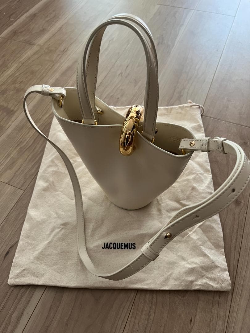 11 JACQUEMUS ホワイトレザーショルダーバッグ