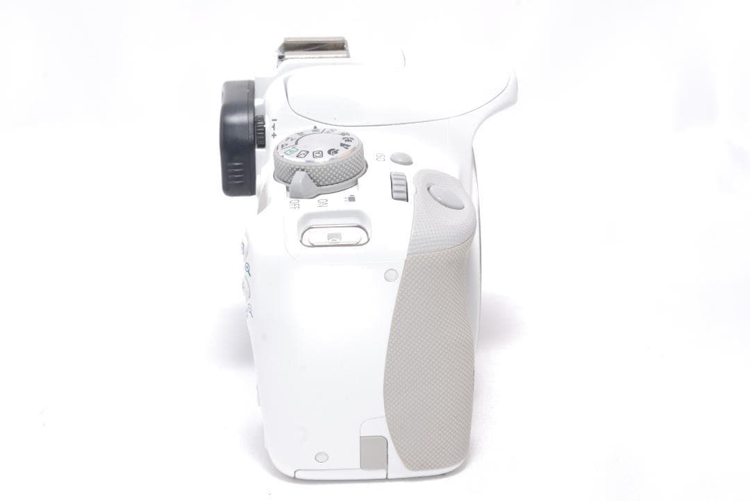 ⭐️プレゼントにも⭐️Canon Kiss X7 キャノン　デジタル一眼レフ