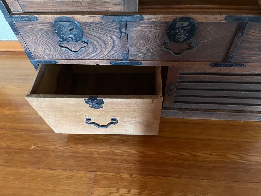 伝統的な日本の木製タンス