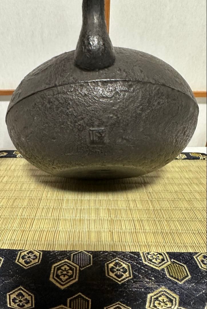 本番盛岡 薫山 南部鉄器 鉄瓶 平丸型 雲龍 1.6リットル 新品未使用品