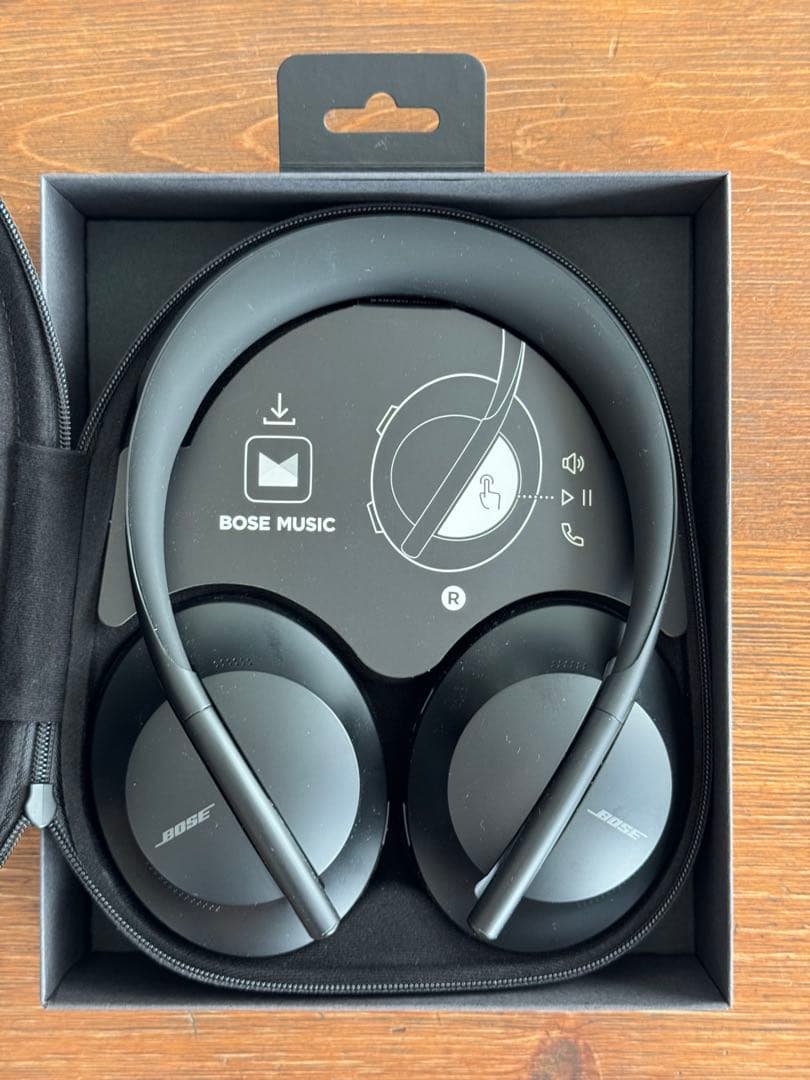 ほぼ新品Bose Noise Cancelling Headphones 700