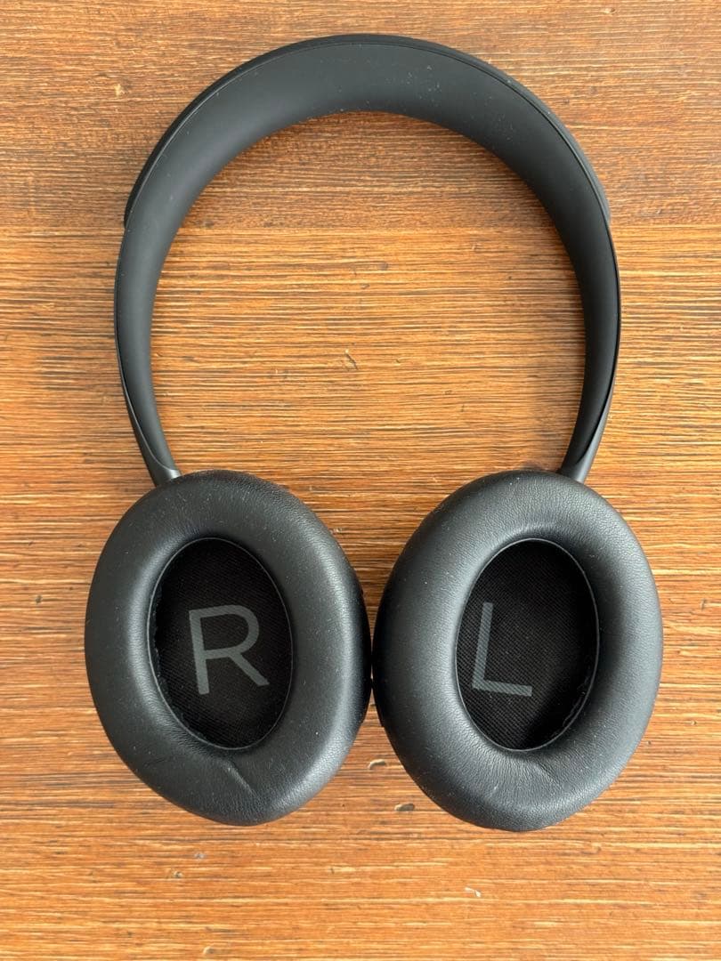 ほぼ新品Bose Noise Cancelling Headphones 700