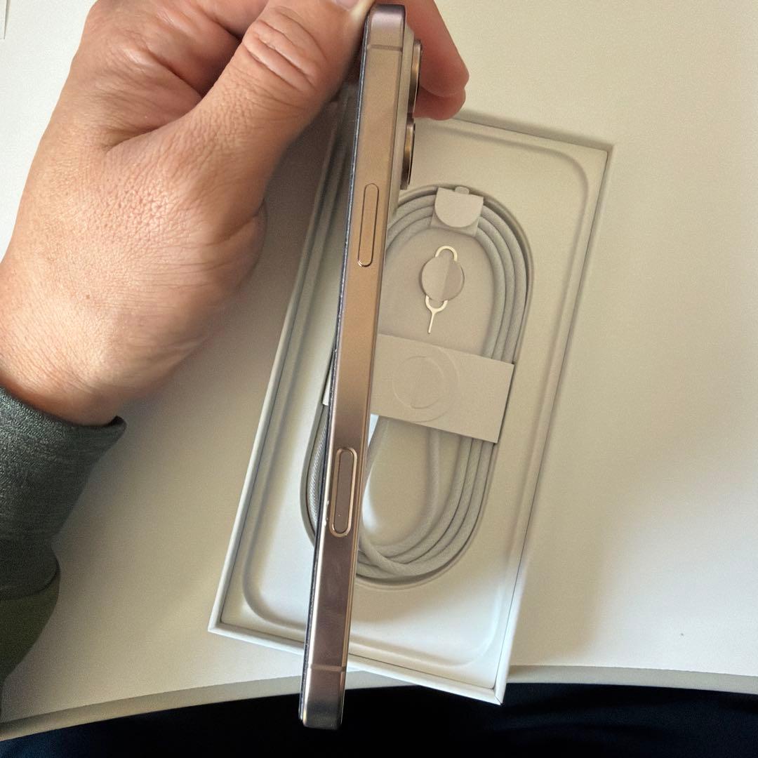 Apple iPhone 16 Pro Max512GBデザートチタ二