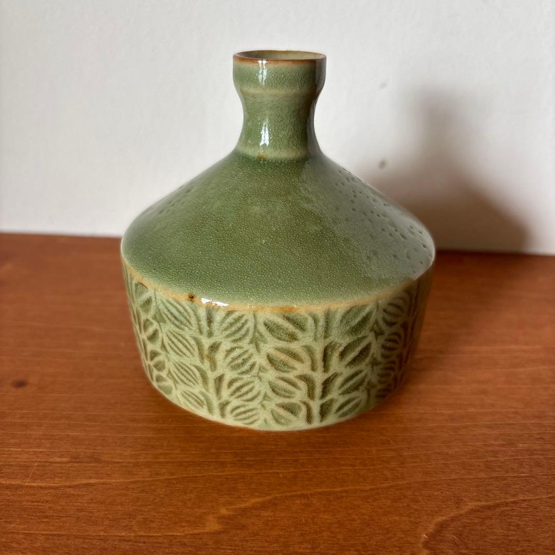 【新春！お値下げ！】岳中爽果　緑色 陶器 一輪挿し 葉模様