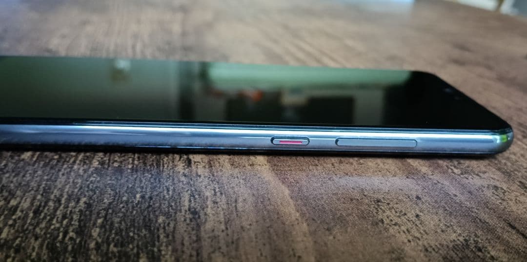 SIMロック解除済　美品HUAWEI P20 Pro HW-01K本体のみ